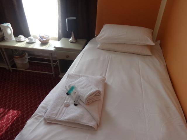 Royal Oak Hotel Hawkhurst Room photo